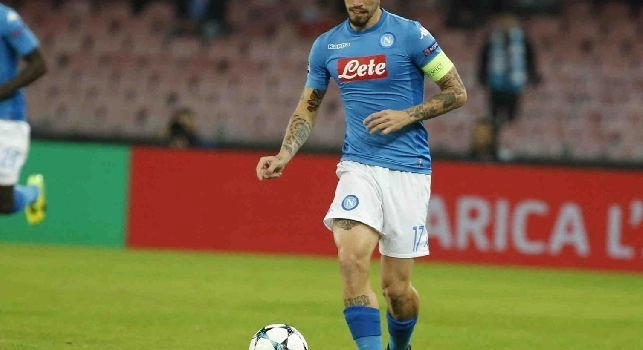 Che partenza degli azzurri! Hamsik al tiro dopo pochi secondi, respinge Benatia