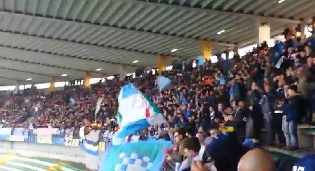 Chievo-Napoli sembra giocarsi al San Paolo, giocatori in campo per il riscaldamento: applausi per gli azzurri, fischi per i clivensi
