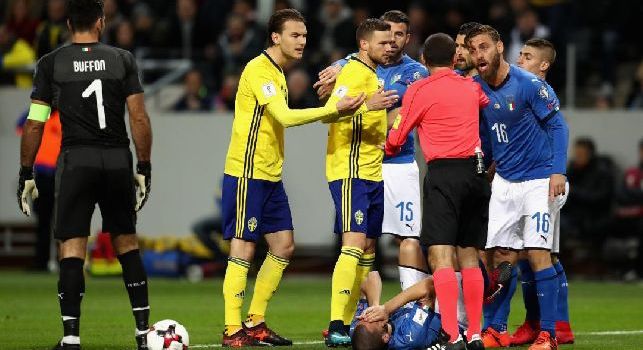 Svezia-Italia, Berg attacca Chiellini e Bonucci: Troppo teatro,  non sono neanche bravi come attori!