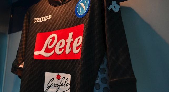 UFFICIALE - Nuovo completino per il Napoli, stasera azzurri con la maglia karbon! [FOTO]