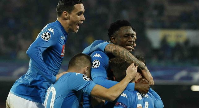 I calciatori del Napoli esultano dopo un gol