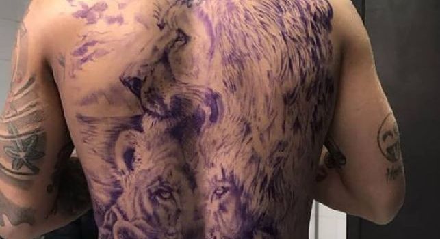 Insigne, nuovo tatuaggio spettacolare: il volto del leone gli ricopre l'intera schiena! [FOTO]