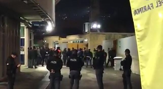 Oilloc, omm e m**d!: la Juve arriva al San Paolo, Higuain insultato da tutti i presenti [VIDEO]