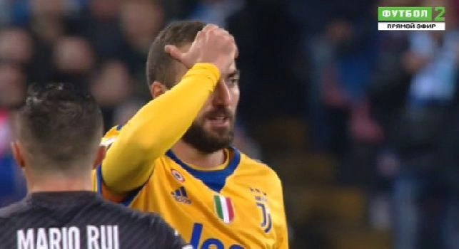 Scintille in campo! Higuain contro Mertens e Insigne, il napoletano: Statt zitt! [VIDEO]