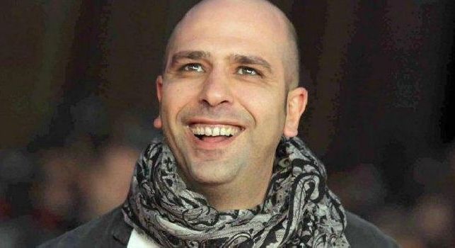 Checco Zalone ironizza su Koulibaly: Immaginate un italiano che fa la doccia con lui? [VIDEO]