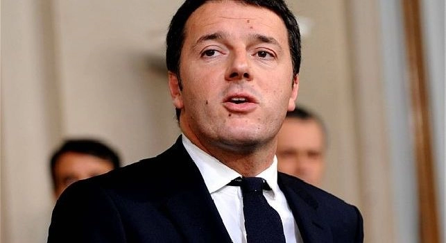 Il tifoso viola Renzi: Amici del Napoli: siamo d’accordo che questo su Mertens non era rigore? Speriamo il VAR vada meglio la prossima volta