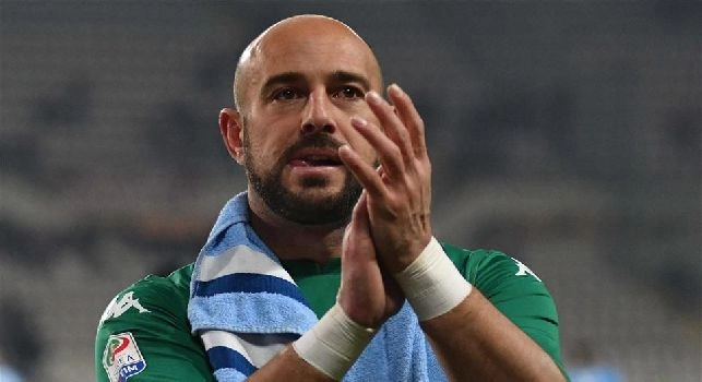 Giorno libero per gli azzurri, Pepe Reina pizzicato all'aeroporto di Bologna [FOTO CN24]