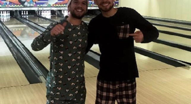 Jorginho insieme al tifoso mentre festeggia il compleanno