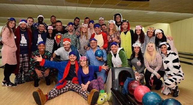 Pigiama party al bowling con Mertens, Koulibaly e 'Decibel', Jorginho ringrazia: Serata meravigliosa, vi voglio bene amici [FOTO]