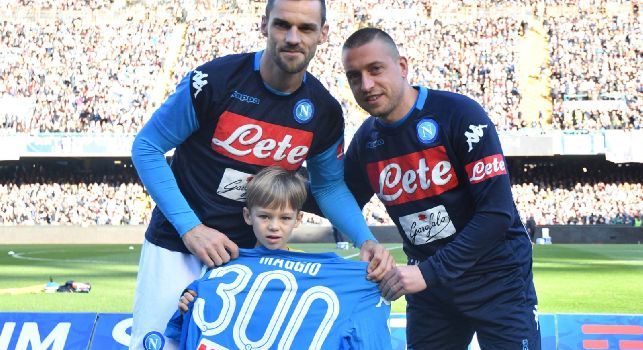 Maggio premiato per le 300 presenze in azzurro: foto SSC Napoli