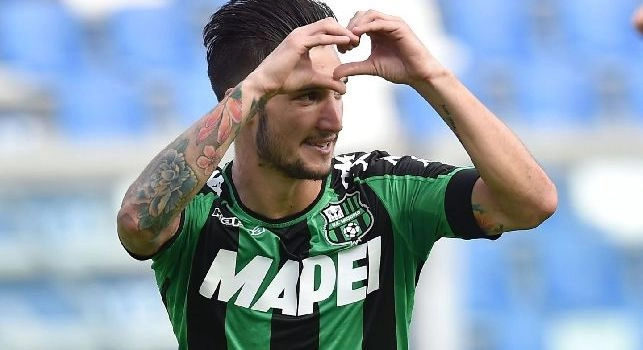 Sportitalia - Incontro in corso tra Napoli, Sassuolo e Cagliari, c'è anche l'agente di Farias. Corsa contro il tempo