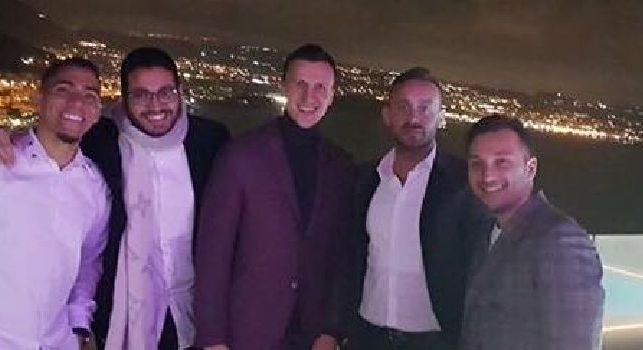 Capodanno 'azzurro': Mertens e Reina in famiglia, folto gruppo di calciatori sceglie Bacoli! Ounas a Marechiaro, Zielinski sceglie Lucrino