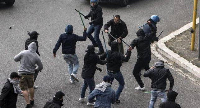 Scontri ultras per strada