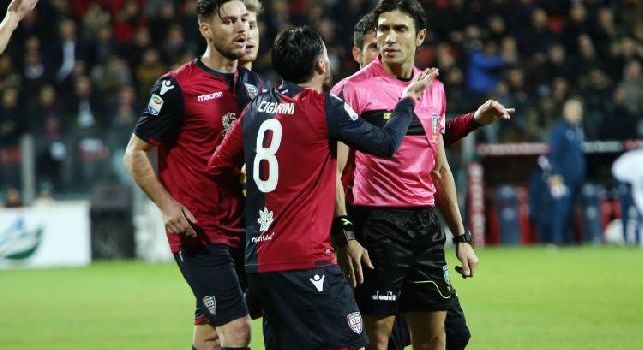 E' bufera Var, Calvarese scandaloso in Cagliari-Juve ma non sarà fermato: l'Aia aggiorna il protocollo nella sosta