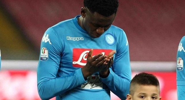 Amadou Diawara con la maglia del Napoli