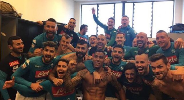 Il Napoli esulta negli spogliatoi dopo la vittoria sull'Atalanta: La nostra gioia! [FOTO E VIDEO]