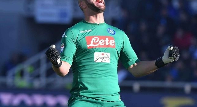 L'esplosione di gioia nel finale, Sarri che scruta l'orizzonte e la solita lotta di Bergamo: gli scatti di Atalanta-Napoli [FOTOGALLERY CN24]