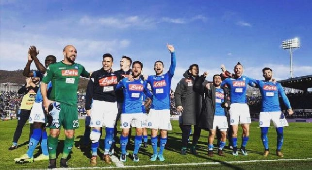 Mertens festeggia sui social: Forza Napoli Sempre!!! Grande gruppo [FOTO]