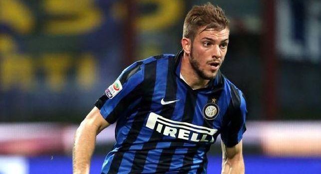 Inter, quanti insulti per Santon: il terzino si cancella da Instagram