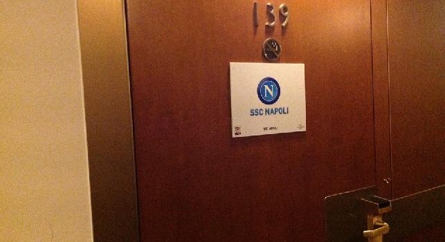 Tv Luna - Dirigenti del Napoli rinchiusi nel box all'Hotel Melià, minuti decisivi per Politano