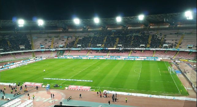 Stadio San Paolo con spettatori sugli spalti