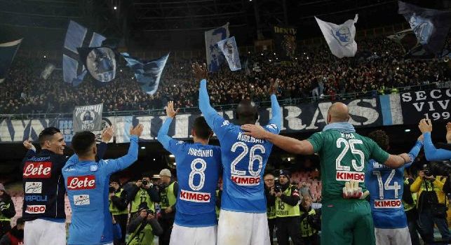 L'inserto sportivo di 'The Sun' tifa Napoli: Forza azzurri, vincete lo Scudetto per il bene del calcio