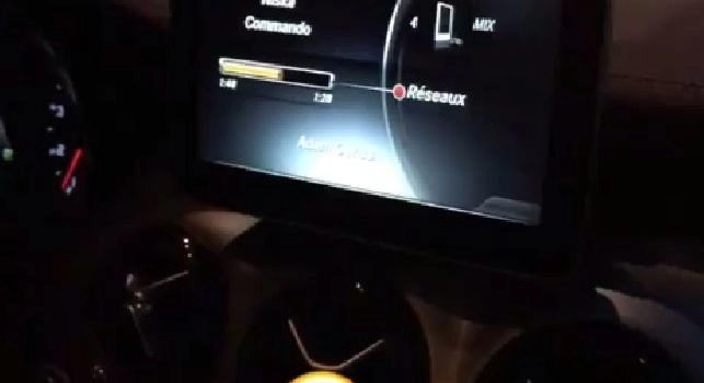 Ounas e la sua Napoli: video sul lungomare partenopeo con musica alta [VIDEO e FOTO]