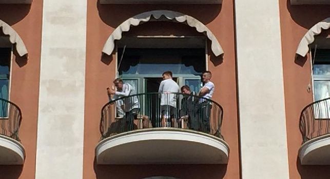 Lipsia all'Hotel Vesuvio, i giocatori si affacciano e restano estasiati dalla vista mozzafiato [VIDEO & FOTO CN24]