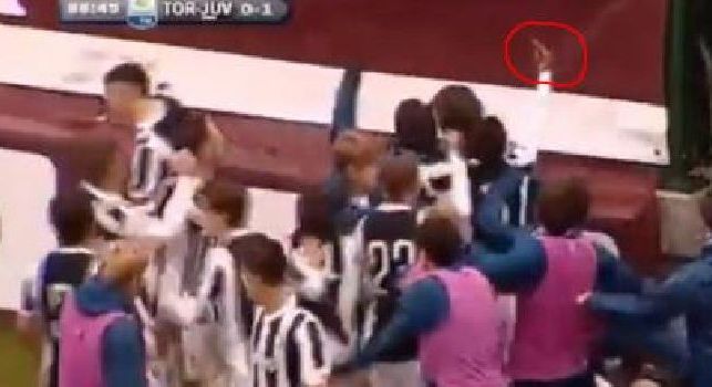 Primavera, tensione in Torino-Juventus: giocatore bianconero esulta mostrando il dito medio ai tifosi granata [FOTO]