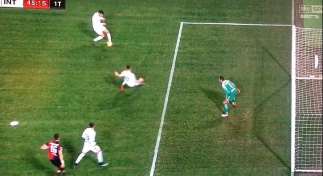 Autogol grottesco dell'Inter: Skriniar colpisce Ranocchia e Genoa in vantaggio! [VIDEO]