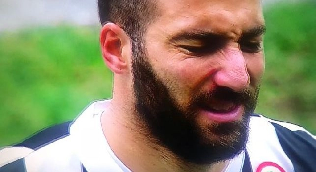 Torino-Juve, Higuain non ce la fa e chiede il cambio: Allegri schiera Bernardeschi falso nueve [FOTO]