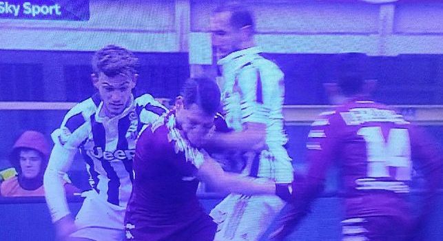 Manata di Chiellini a Belotti, Adani in telecronaca: Che senso ha? Lo trovo scorretto, era inutile [VIDEO]