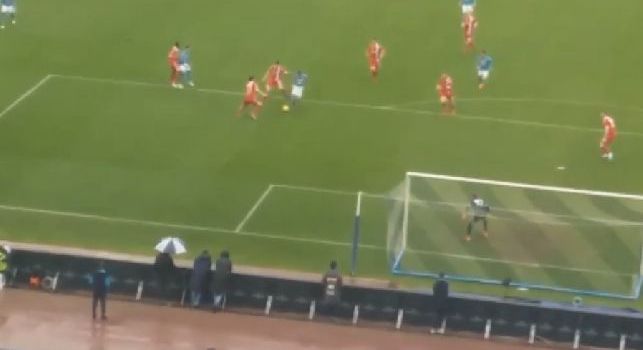 Playstation Napoli, 7 tocchi in 10 secondi: il gol di Allan ripreso dalla Curva è uno spot per il calcio! [VIDEO]