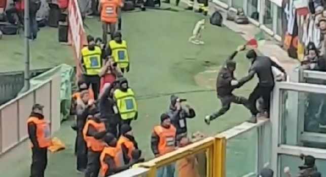 Tafferugli durante Torino-Juve, immagini choc: uno juventino lanciato giù dagli spalti! [VIDEO]