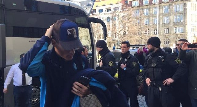 Jos&egrave; Maria Callejon di rientro in albergo a Lipsia