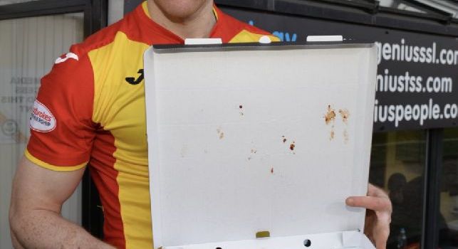 Pazza idea in Scozia, una pizza omaggio all'attaccante per ogni gol! [FOTO]