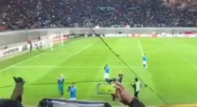 Napoli torna campione!: i tifosi azzurri salutano i ragazzi di Sarri! Accoglienza calorosa sugli spalti della Red Bull Arena [VIDEO]