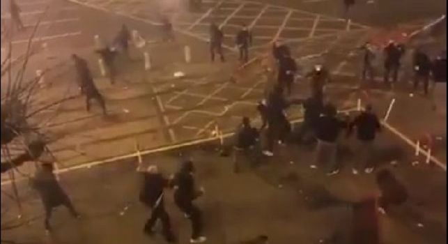 Tragedia in Spagna prima di Bilbao-Spartak Mosca: un poliziotto muore durante gli scontri tra le due tifoserie [VIDEO]