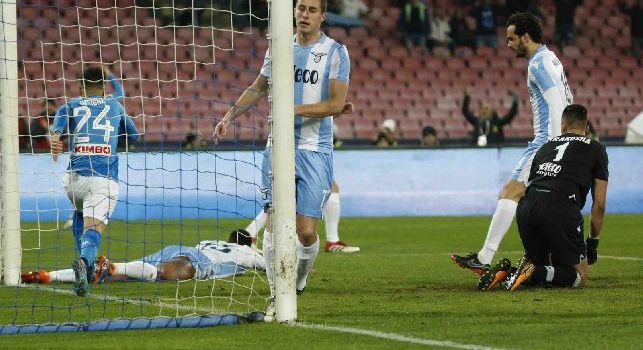 Tegola per la Lazio, Marusic espulso per una gomitata: salterà il big match con la Juventus