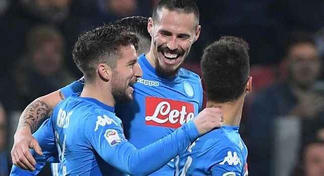 Mertens campione anche fuori dal campo: compra e distribuisce pizze a tutti i senzatetto di Napoli