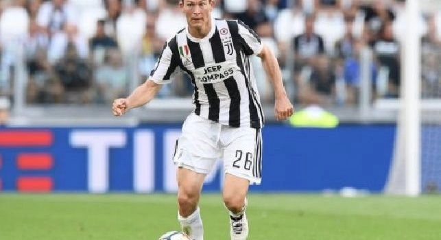 Lazio - Juve, ammonito Lichtsteiner: era in diffida, salter&agrave; l'Udinese