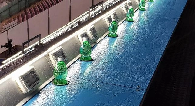 Piove a Napoli, la copertura non regge: tribuna stampa allagata al San Paolo [FOTO]
