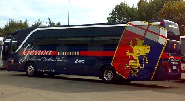 Il Genoa arriva al San Paolo: timidi applausi dei supporter presenti per i rossoblu [VIDEO CN24]