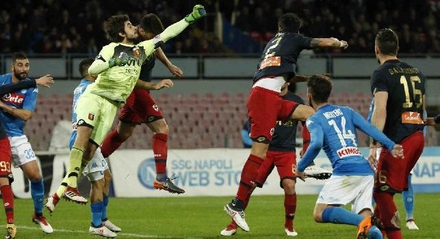 Perin con la maglia del Genoa contro il Napoli