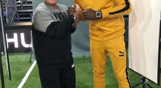 Bolt e Maradona insieme ad un evento calcistico promosso da Hublot: lo scatto [FOTO]