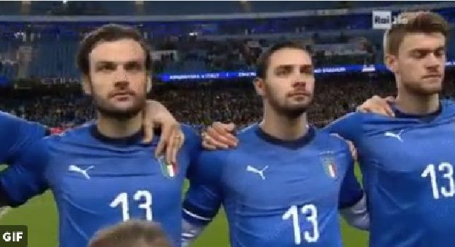 Argentina-Italia, commovente ricordo per Davide Astori: tutti in campo con la maglia numero 13 [VIDEO]