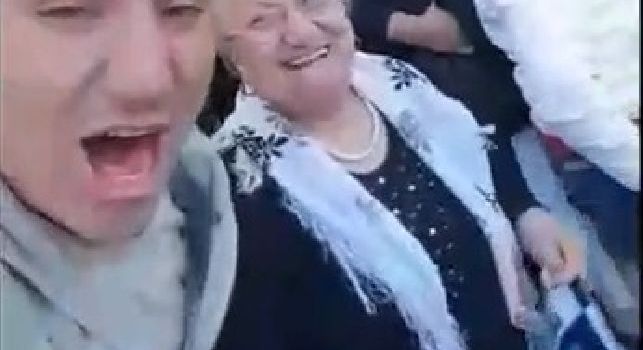 Segna Diawara, l'esultanza pazza di nonna Giuseppina al San Paolo: 84 anni, meglio di un Ultras! [VIDEO]