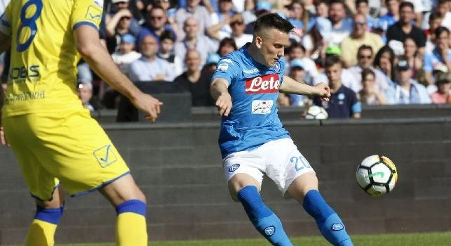RAI - Rinnovo Zielinski, il Napoli vuole premiare il polacco: ingaggio a 2mln fino al 2023, ma l'entourage si aspetta cifre più alte