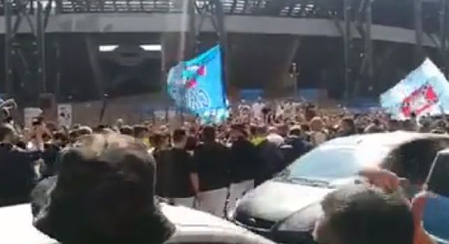 Maggio su Instagram: Forza Napoli, i tifosi caricano gli azzurri in vista della sfida con la Juve [VIDEO]