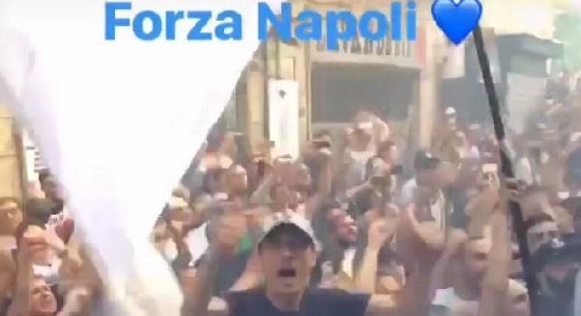 Higuain si sta.... Machach riprende i tifosi dal pullman, in sottofondo qualcuno nomina il Pipita [VIDEO]